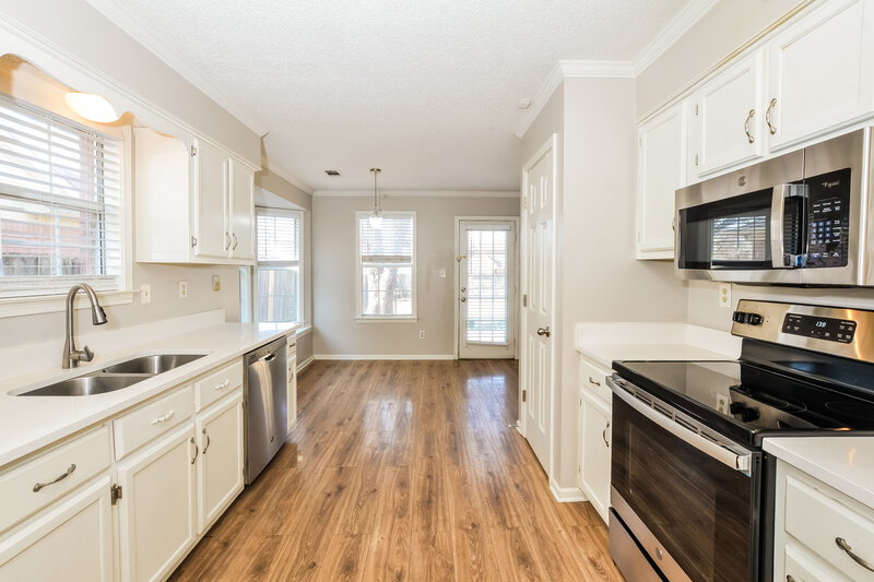 1,740/Mo, 2219 Lake Hill Ct Cordova, TN 38016 Kitchen View 2