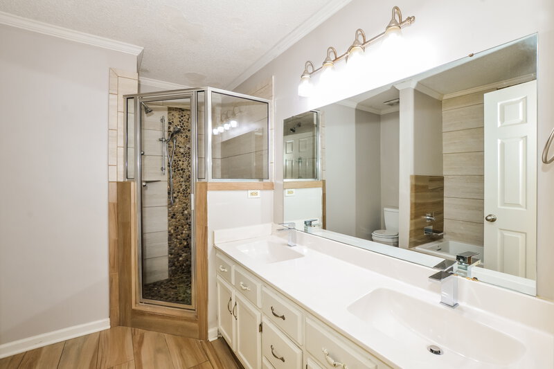 1,740/Mo, 2219 Lake Hill Ct Cordova, TN 38016 Main Bathroom View