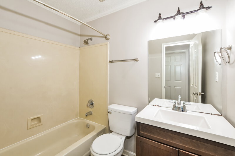 1,740/Mo, 2219 Lake Hill Ct Cordova, TN 38016 Bathroom View