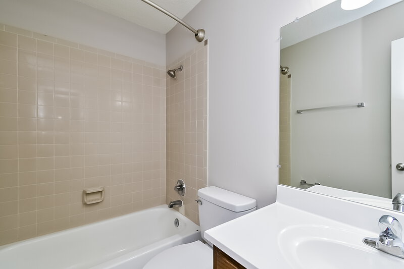 1,665/Mo, 7633 Holly Glen Cv Memphis, TN 38133 Bathroom View