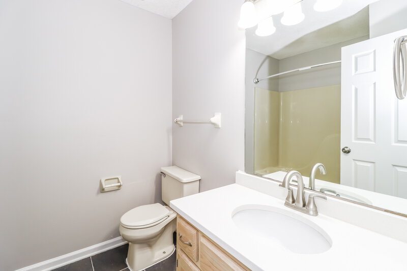 1,945/Mo, 9598 Daly Dr Lakeland, TN 38002 Main Bathroom View