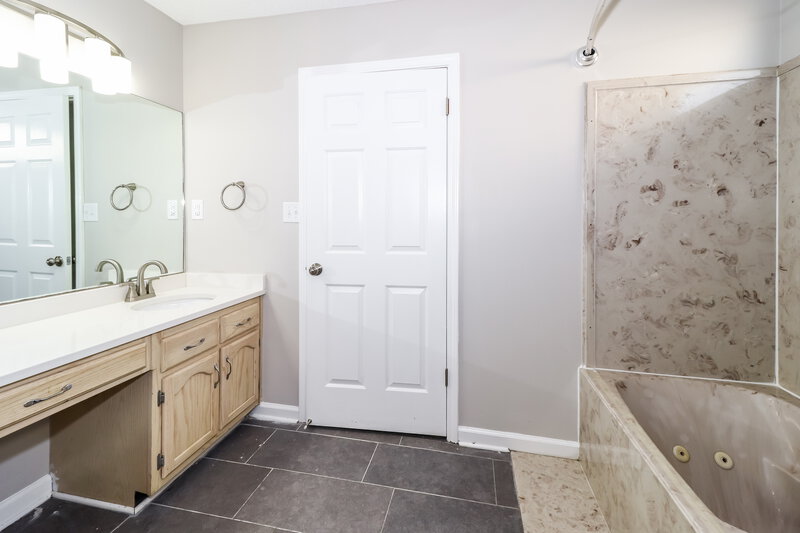 1,945/Mo, 9598 Daly Dr Lakeland, TN 38002 Bathroom View