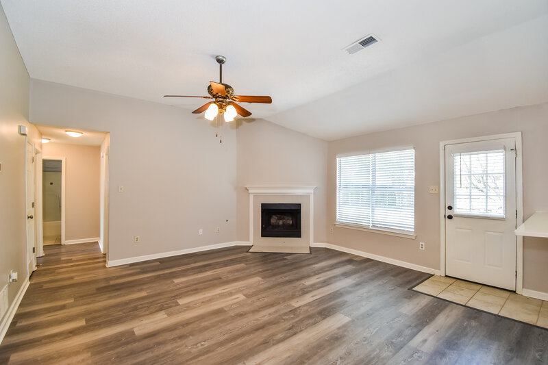 1,845/Mo, 9886 Allen Pkwy S Olive Branch, MS 38654 Living Room View 2