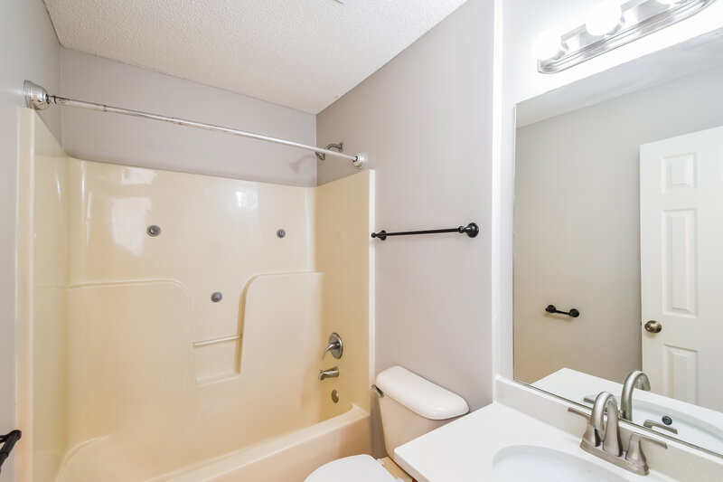 1,845/Mo, 9886 Allen Pkwy S Olive Branch, MS 38654 Bathroom View