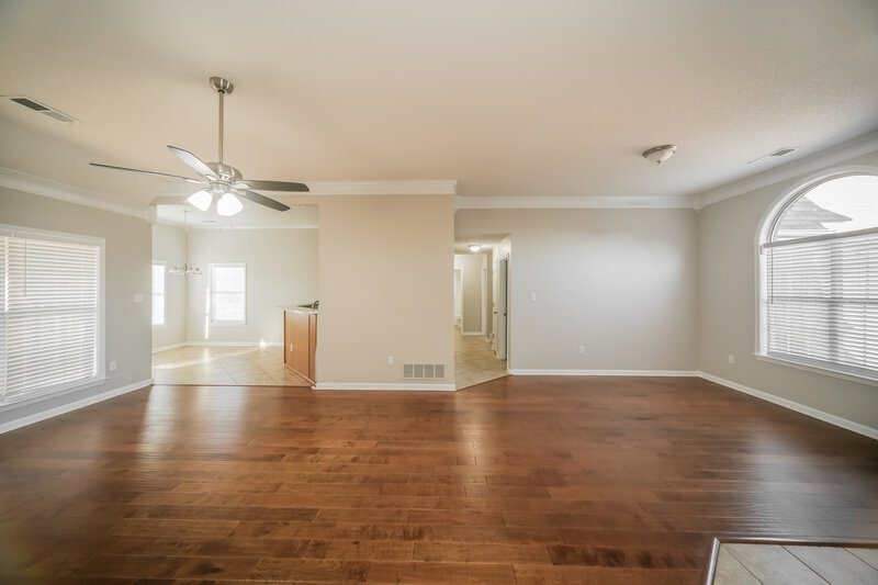 1,835/Mo, 1684 Crossing Dr Horn Lake, MS 38637 Living Room View 2