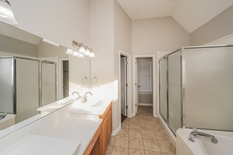 1,835/Mo, 1684 Crossing Dr Horn Lake, MS 38637 Main Bathroom View