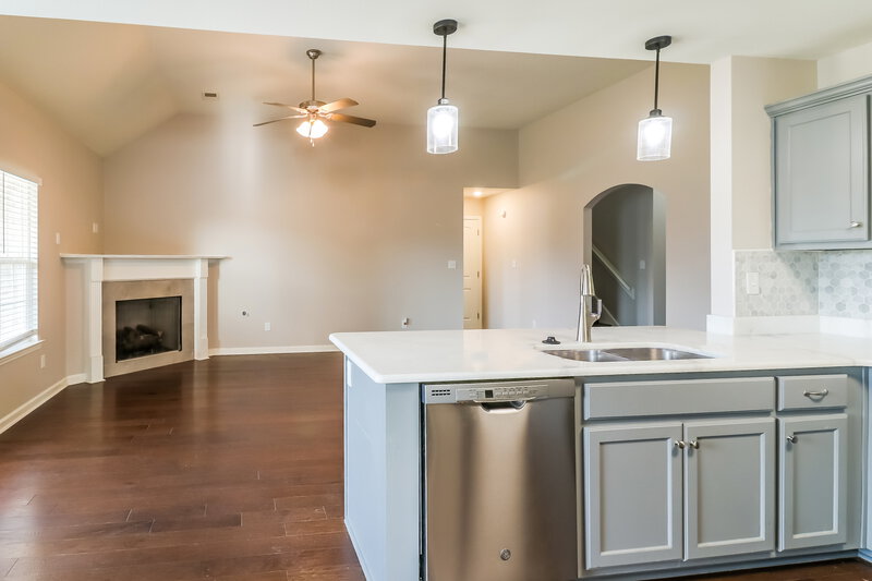 2,140/Mo, 3358 Magnolia Ridge Dr Hernando, MS 38632 Kitchen View 3