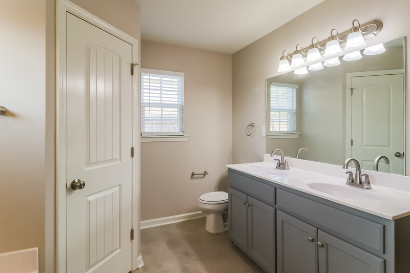 2,140/Mo, 3358 Magnolia Ridge Dr Hernando, MS 38632 Main Bathroom View 2