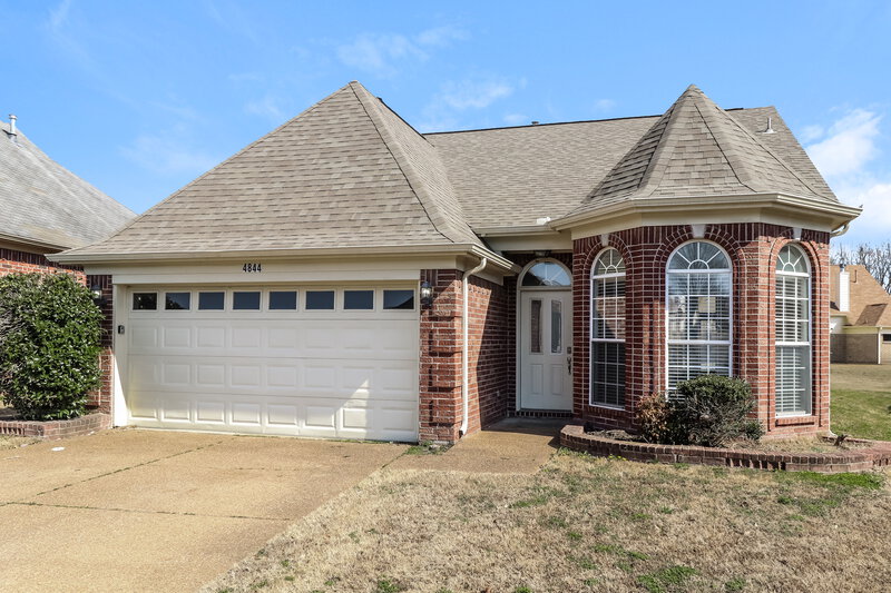 1,985/Mo, 4844 Pine Forrest Dr Memphis, TN 38125 Front View