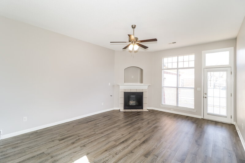 1,985/Mo, 4844 Pine Forrest Dr Memphis, TN 38125 Living Room View 2