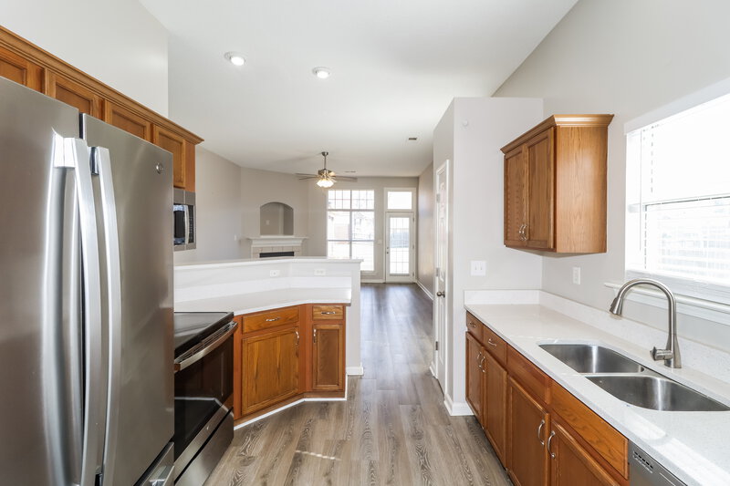 1,985/Mo, 4844 Pine Forrest Dr Memphis, TN 38125 Kitchen View