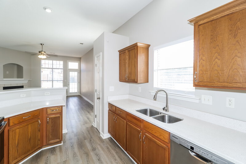 1,985/Mo, 4844 Pine Forrest Dr Memphis, TN 38125 Kitchen View 2