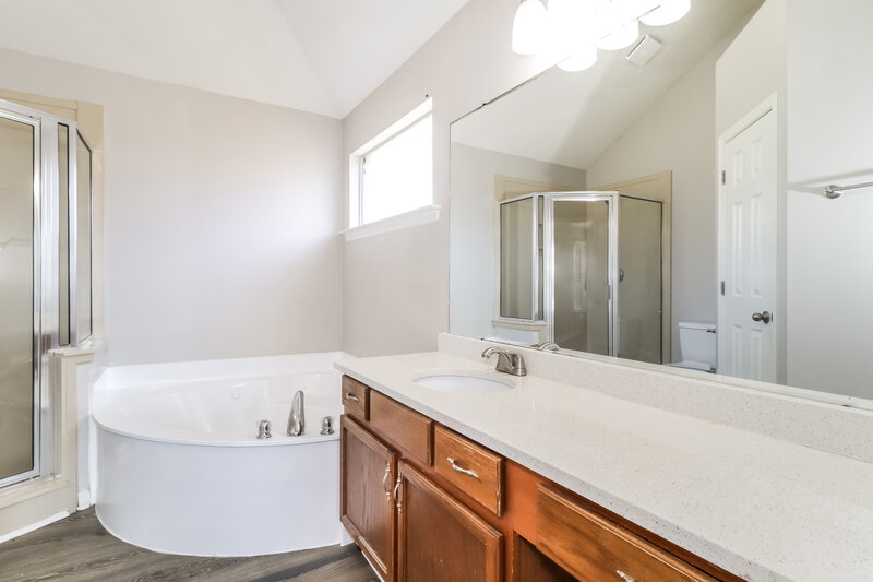 1,985/Mo, 4844 Pine Forrest Dr Memphis, TN 38125 Main Bathroom View