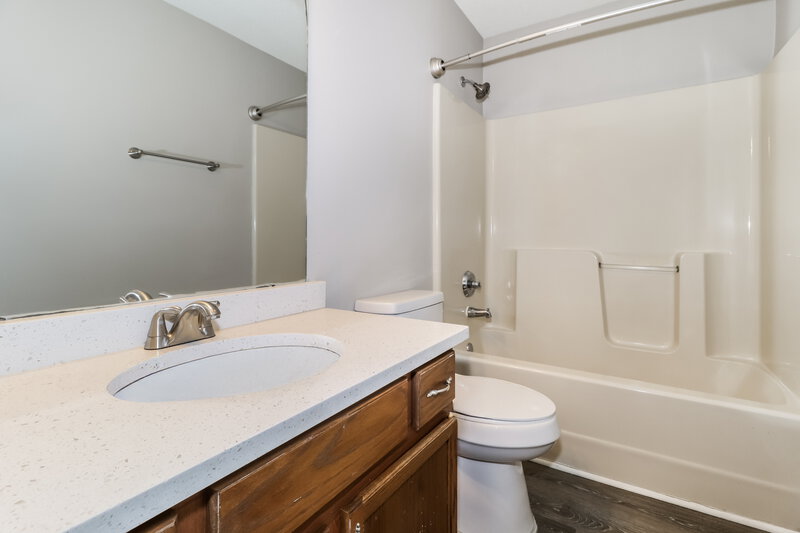 1,985/Mo, 4844 Pine Forrest Dr Memphis, TN 38125 Bathroom View