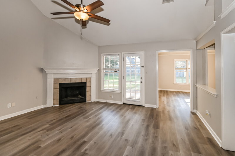 1,860/Mo, 6898 Water Point Cv E Memphis, TN 38141 Living Room View