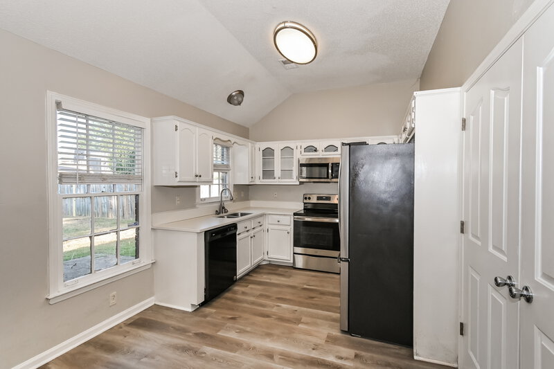 1,860/Mo, 6898 Water Point Cv E Memphis, TN 38141 Kitchen View 3