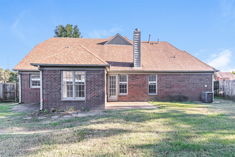 1,860/Mo, 6898 Water Point Cv E Memphis, TN 38141 Rear View