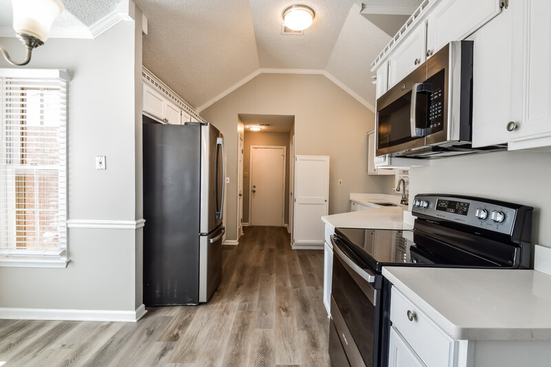 1,910/Mo, 4760 Harvest Knoll Cv Memphis, TN 38125 Kitchen View