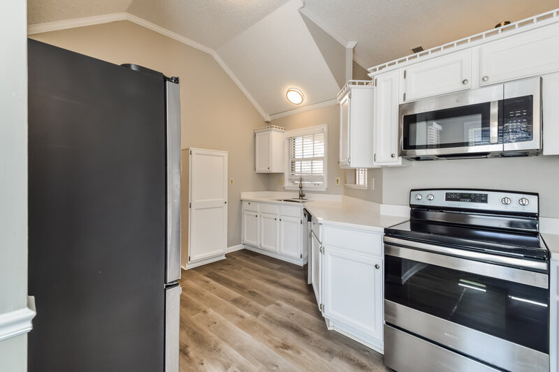 1,910/Mo, 4760 Harvest Knoll Cv Memphis, TN 38125 Kitchen View 2