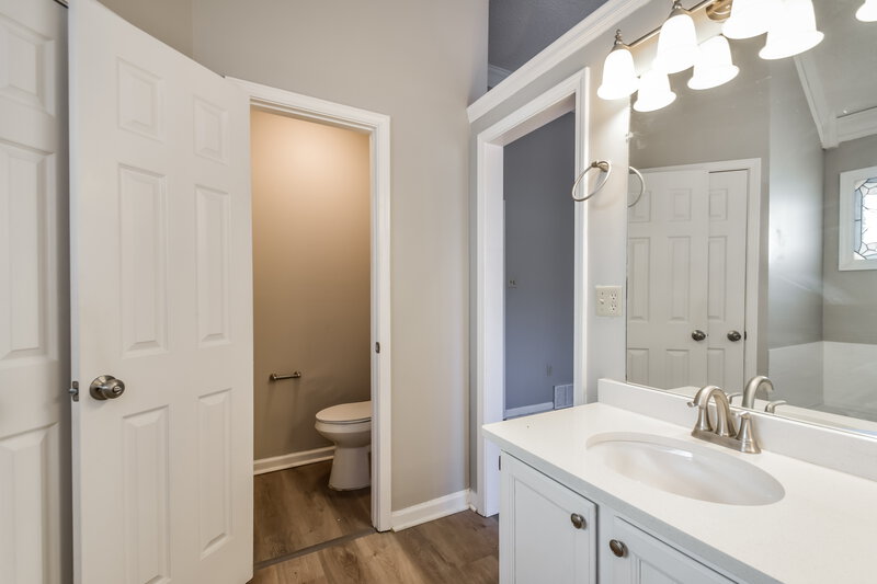 1,910/Mo, 4760 Harvest Knoll Cv Memphis, TN 38125 Bathroom View