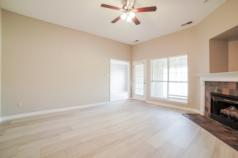 1,855/Mo, 4882 Graham Lake Dr Olive Branch, MS 38654 Living Room View