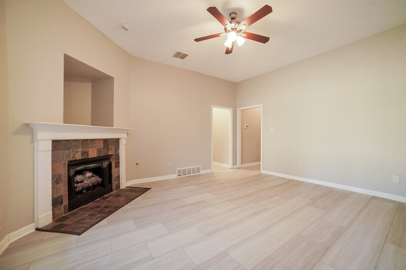 1,855/Mo, 4882 Graham Lake Dr Olive Branch, MS 38654 Living Room View 2