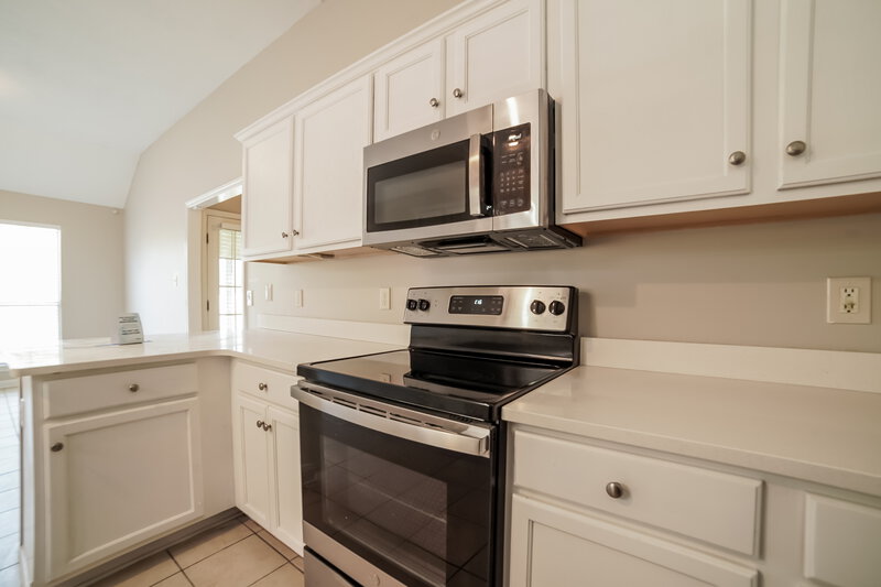 1,855/Mo, 4882 Graham Lake Dr Olive Branch, MS 38654 Kitchen View 2