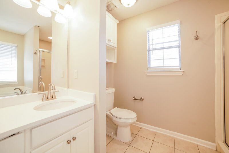 1,855/Mo, 4882 Graham Lake Dr Olive Branch, MS 38654 Bathroom View 2
