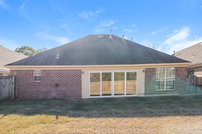 1,855/Mo, 4882 Graham Lake Dr Olive Branch, MS 38654 Rear View