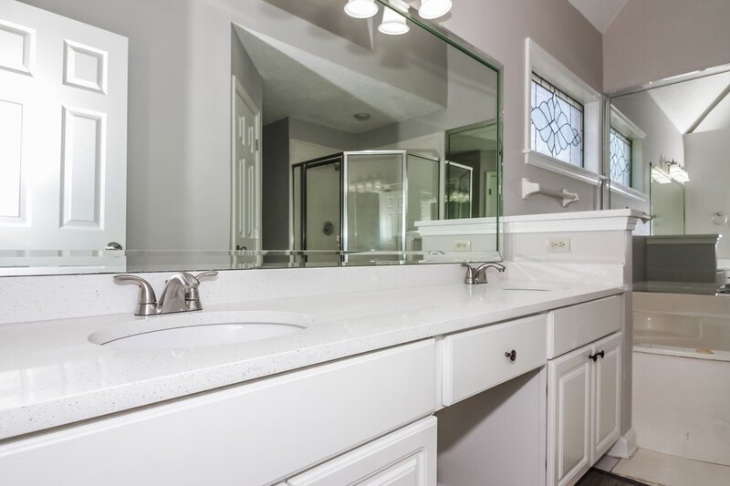 2,025/Mo, 6433 Persimmon View Bartlett, TN 38135 Main Bathroom View
