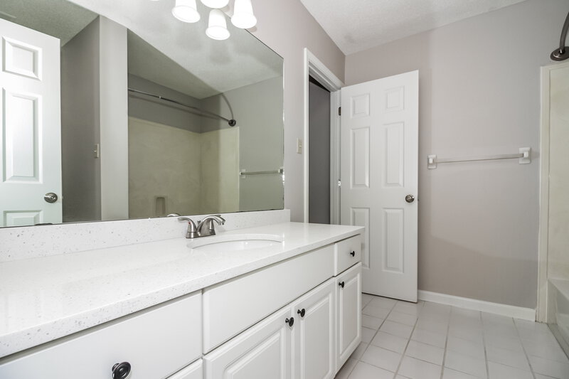 2,025/Mo, 6433 Persimmon View Bartlett, TN 38135 Bathroom View