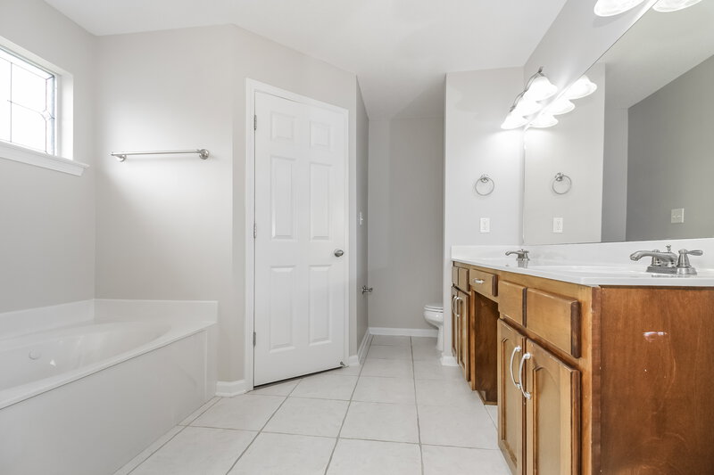 2,455/Mo, 11662 Underwood Dr Arlington, TN 38002 Main Bathroom View