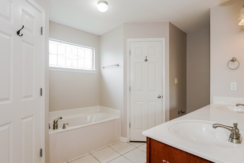 2,135/Mo, 11662 Underwood Dr Arlington, TN 38002 Main Bathroom View