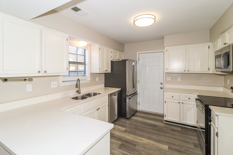 1,805/Mo, 2464 Green Glen Dr Bartlett, TN 38133 Kitchen View 2