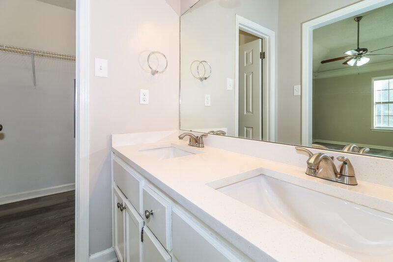 1,805/Mo, 2464 Green Glen Dr Bartlett, TN 38133 Main Bathroom View