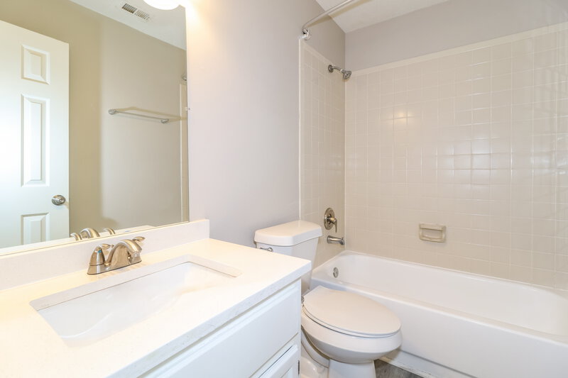 1,805/Mo, 2464 Green Glen Dr Bartlett, TN 38133 Bathroom View