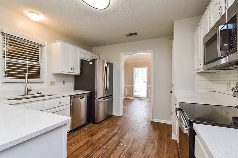2,115/Mo, 2712 Cross Vine Cove N Cordova, TN 38016 Kitchen View 2