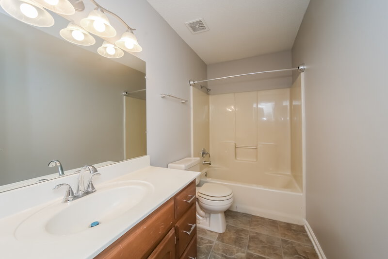 1,990/Mo, 5966 Blocker St Olive Branch, MS 38654 Main Bathroom View
