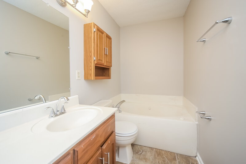 1,990/Mo, 5966 Blocker St Olive Branch, MS 38654 Bathroom View