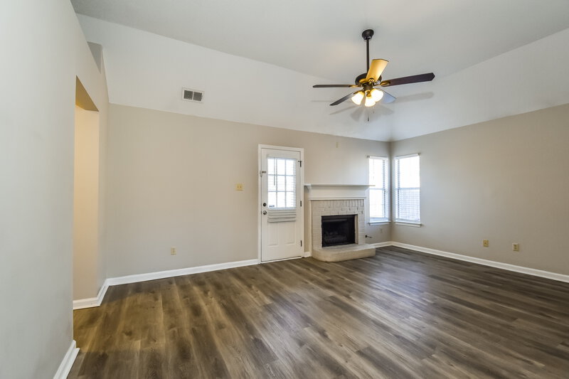 1,640/Mo, 4127 Lake Cross Dr Memphis, TN 38125 Living Room View