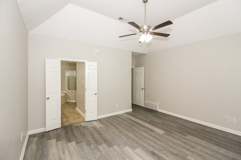 1,995/Mo, 9885 Oldham Dr Cordova, TN 38016 Main Bedroom View 2