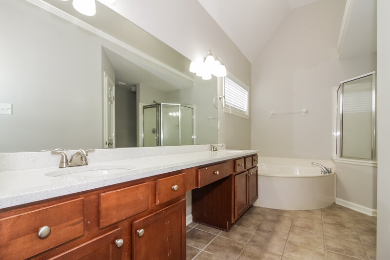 1,995/Mo, 9885 Oldham Dr Cordova, TN 38016 Main Bathroom View