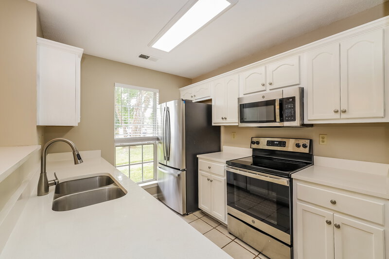 1,795/Mo, 2378 Kindlewood Dr Southaven, MS 38672 Kitchen View 2