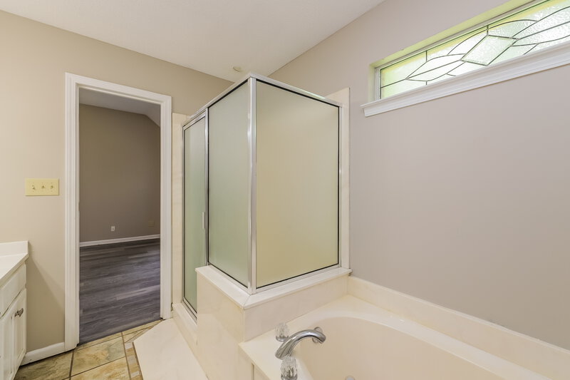 1,795/Mo, 2378 Kindlewood Dr Southaven, MS 38672 Main Bathroom View 2