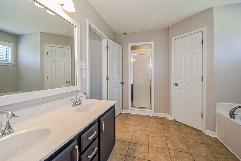 1,835/Mo, 5746 Oakley Dr Olive Branch, MS 38654 Main Bathroom View