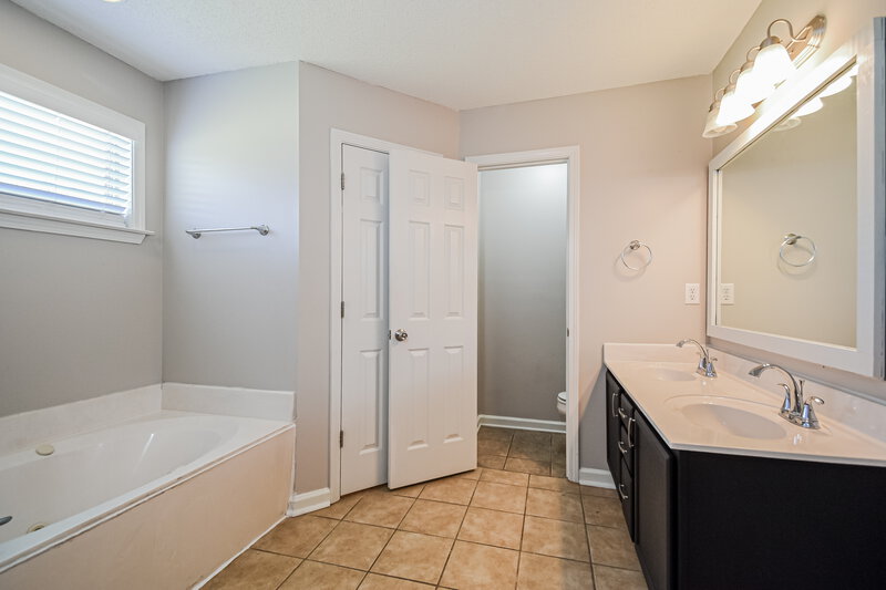 1,835/Mo, 5746 Oakley Dr Olive Branch, MS 38654 Main Bathroom View 2