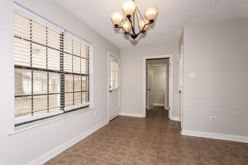 1,810/Mo, 7333 Eastover Blvd Olive Branch, MS 38654 Dining Room View