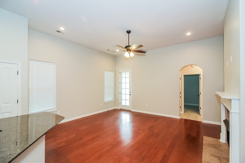 1,955/Mo, 140 Hidden Meadows Ln Oakland, TN 38060 Living Room View