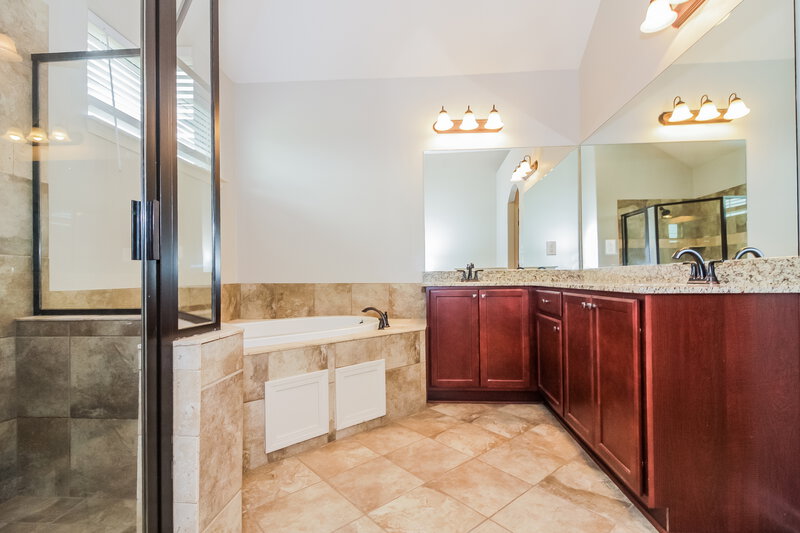 1,955/Mo, 140 Hidden Meadows Ln Oakland, TN 38060 Main Bathroom View
