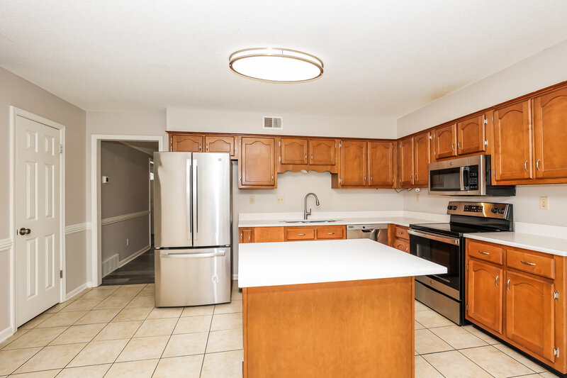 1,975/Mo, 1671 Hunters Rest Ln Cordova, TN 38016 Kitchen View 2